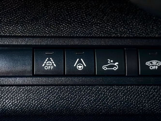 PEUGEOT 5008 GT BLACK PACK BLUEHDI 130 EAT8 - 2024 | 2940