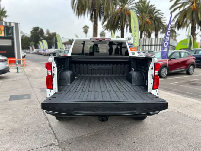 Chevrolet Silverado 6.2 ZR2 4X4 AT 4P 2023 - Imagen 9