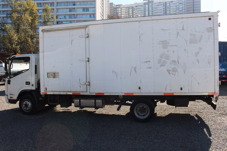 Jac Urban HFC 1081 año  Kms Cummins Full Ac con Furgon