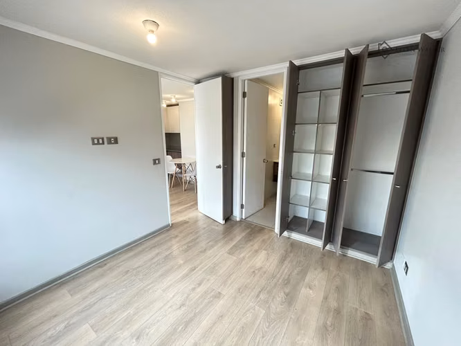 Semi Nuevo 1 Dormitorio + bodega; Av. Perú, C° San Cristobal