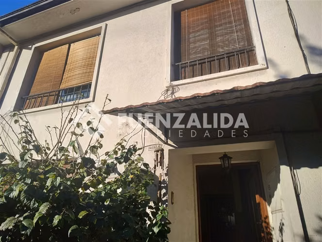 Casa en venta de 3 dorm. en Santiago