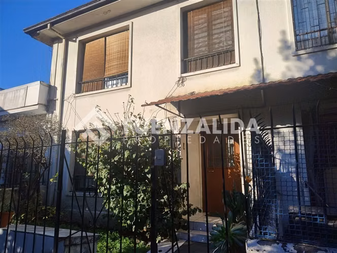 Casa en venta de 3 dorm. en Santiago