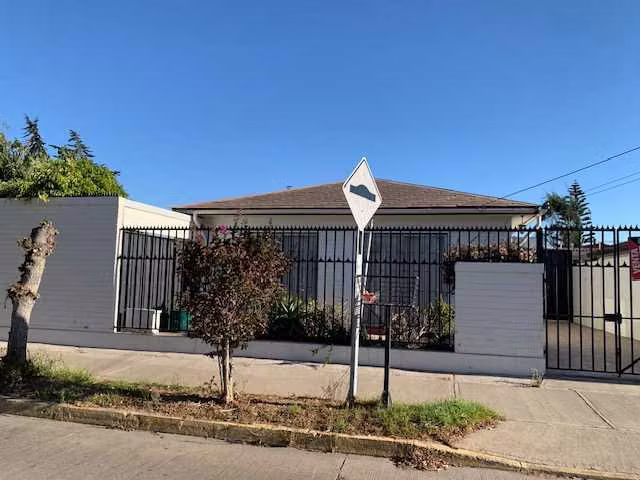 Vendo espaciosa Casa con Diseño Moderno (178504)