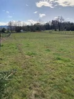 Mune Alto, terreno orilla camino asfaltado