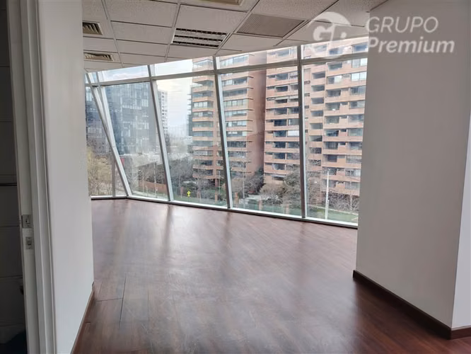 OFICINA EN ARRIENDO ED. QUANTUN LAS CONDES