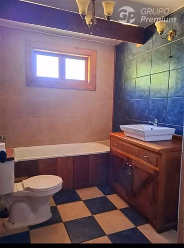 Casa en venta de 5 dorm. en Molina