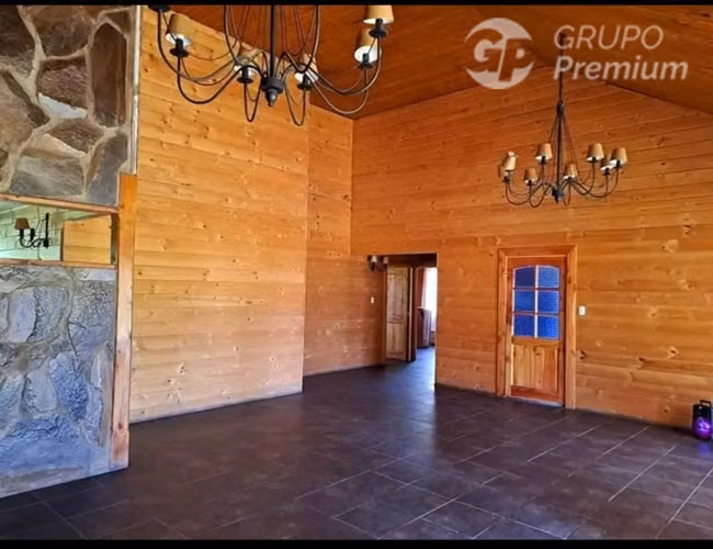 Casa en venta de 5 dorm. en Molina