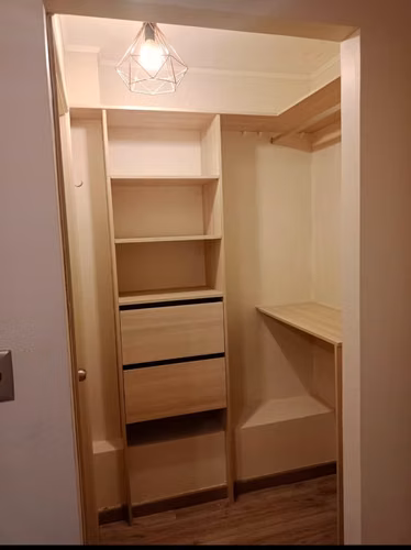 SE ARRIENDA HERMOSA CASA EN CONDOMINIO A LAS AFUERAS DE LA CIUDAD Y A PASOS DE TODO