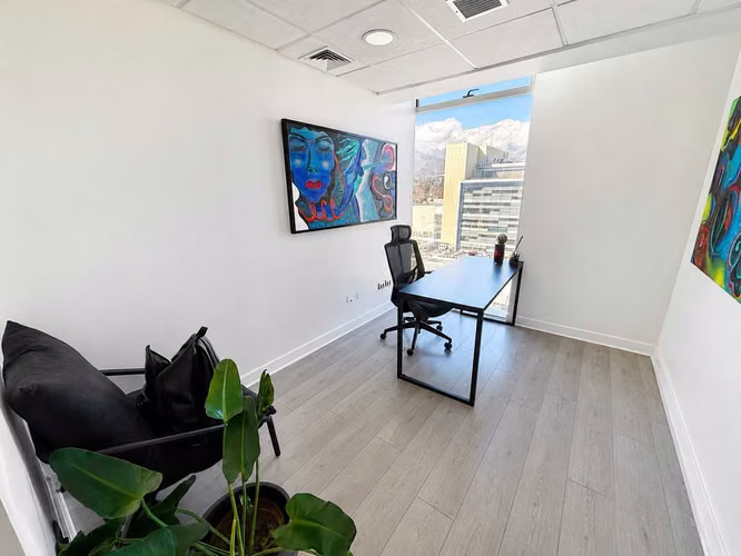 Oficina Moderna con 3 Privados y 1 E + bodega (178535)