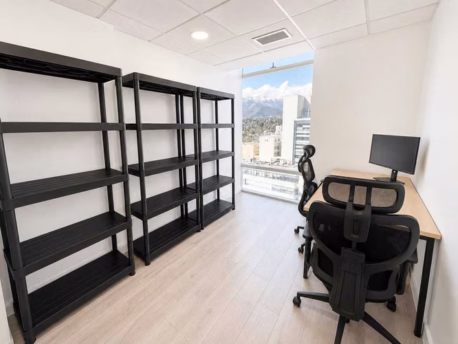Oficina Moderna con 3 Privados y 1 E + bodega (178535)