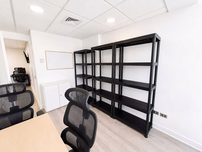 Oficina Moderna con 3 Privados y 1 E + bodega (178535)
