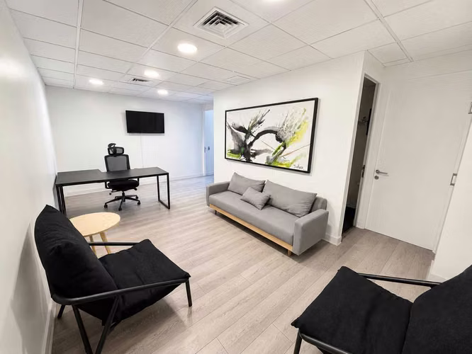 Oficina Moderna con 3 Privados y 1 E + bodega (178535)