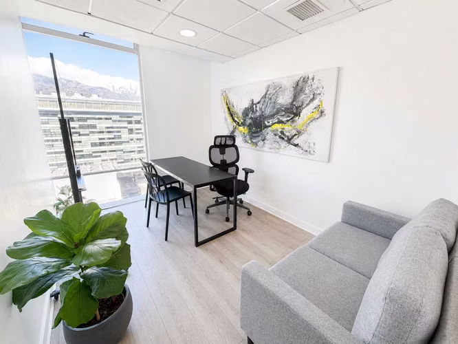 Oficina Moderna con 3 Privados y 1 E + bodega (178535)