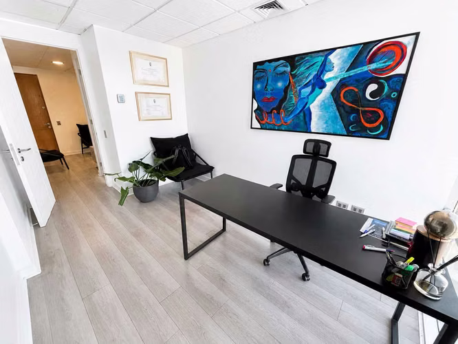 Oficina Moderna con 3 Privados y 1 E + bodega (178535)