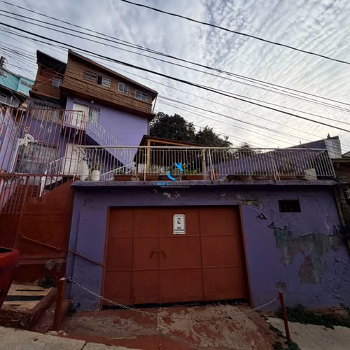 SE VENDA GRAN CASA 3 EN UNA Subida Los Loros, Valp