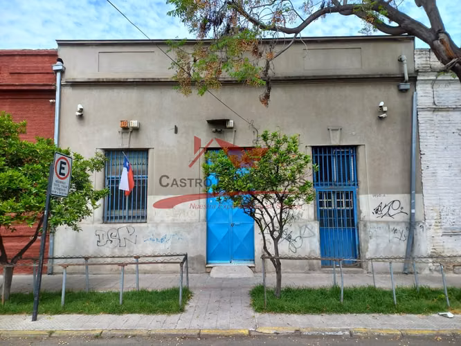 Propiedad Industrial con 2 Oficinas, 2 Baños, Bodegas, Independencia.