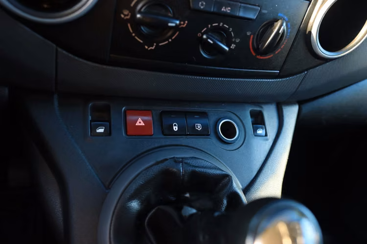 PEUGEOT PARTNER OFERTA AÑO 2018 FULL EQUIPO CON AC