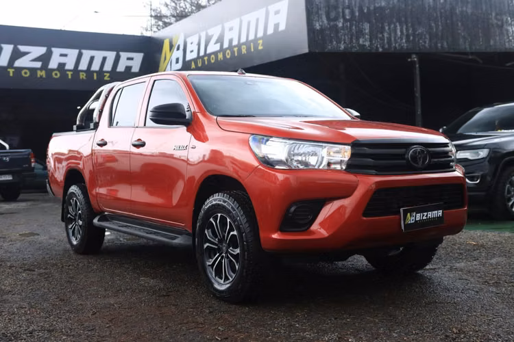 TOYOTA HILUX AÑO 2024 DX FULL EQUIPO CON AC 2.4 6TA MT UNICO DUEÑO