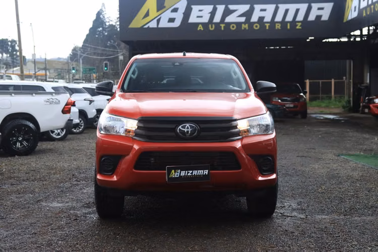 TOYOTA HILUX AÑO 2024 DX FULL EQUIPO CON AC 2.4 6TA MT UNICO DUEÑO
