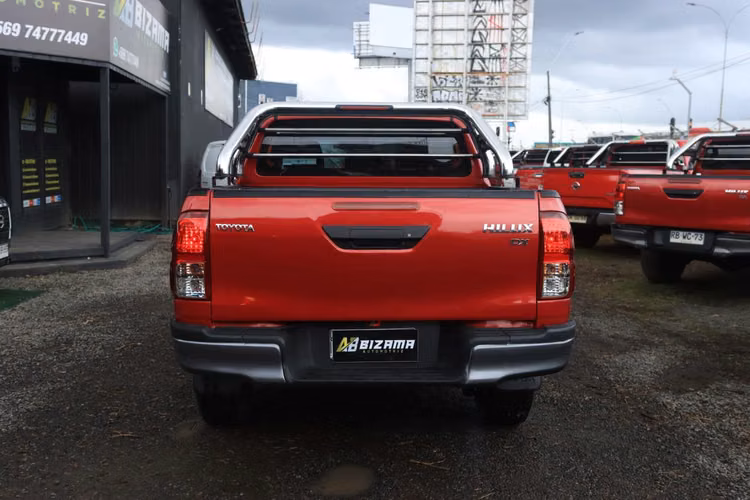 TOYOTA HILUX AÑO 2024 DX FULL EQUIPO CON AC 2.4 6TA MT UNICO DUEÑO