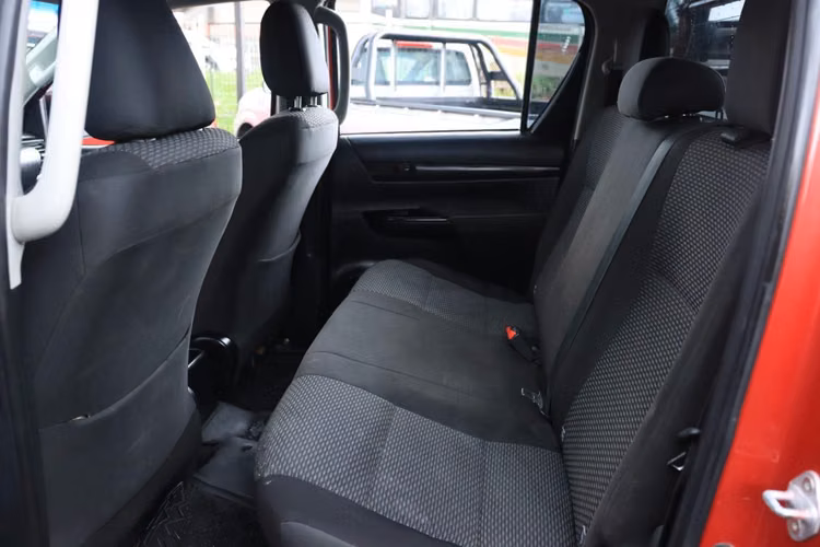 TOYOTA HILUX AÑO 2024 DX FULL EQUIPO CON AC 2.4 6TA MT UNICO DUEÑO