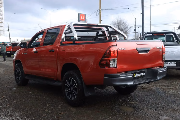 TOYOTA HILUX AÑO 2024 DX FULL EQUIPO CON AC 2.4 6TA MT UNICO DUEÑO