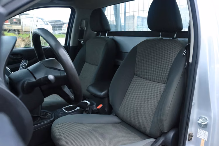 NISSAN NAVARA AÑO 2023 CABINA SIMPLE 4X4 2.3 CAJA 6TA MT FULL AC