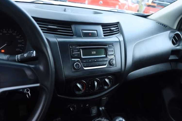 NISSAN NAVARA AÑO 2023 CABINA SIMPLE 4X4 2.3 CAJA 6TA MT FULL AC