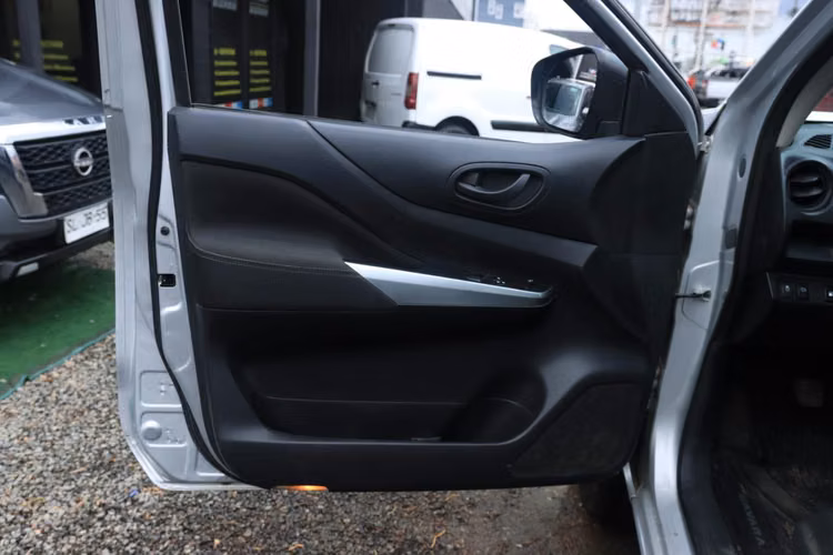 NISSAN NAVARA AÑO 2023 CABINA SIMPLE 4X4 2.3 CAJA 6TA MT FULL AC