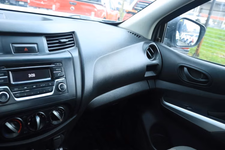 NISSAN NAVARA AÑO 2023 CABINA SIMPLE 4X4 2.3 CAJA 6TA MT FULL AC
