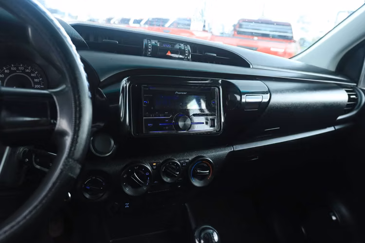 TOYOTA HILUX AÑO 2018 FULL EQUIPO DX 2.4L MT 6TA CON AC DCAB