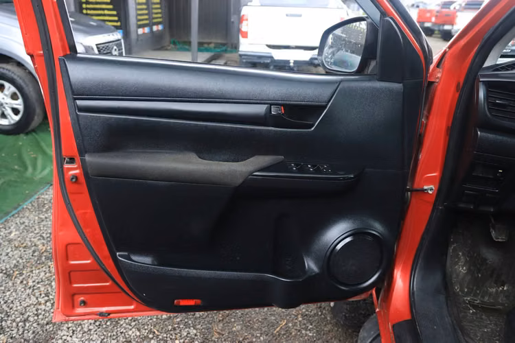 TOYOTA HILUX AÑO 2018 FULL EQUIPO DX 2.4L MT 6TA CON AC DCAB