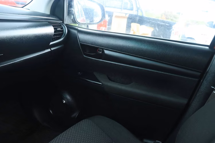 TOYOTA HILUX AÑO 2018 FULL EQUIPO DX 2.4L MT 6TA CON AC DCAB