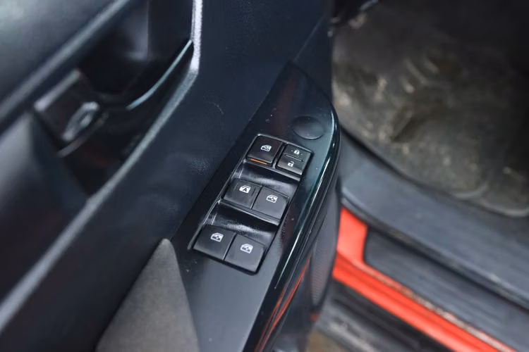 TOYOTA HILUX AÑO 2018 FULL EQUIPO DX 2.4L MT 6TA CON AC DCAB