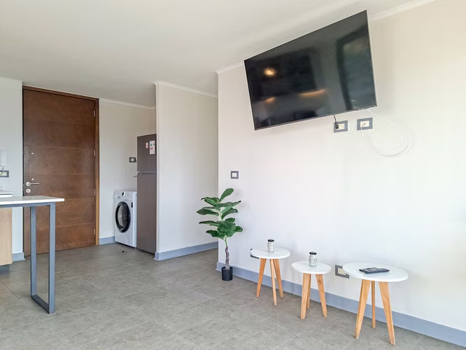 Av. Punta Arenas 690 (1 Est /1 Bod) [2518-4]