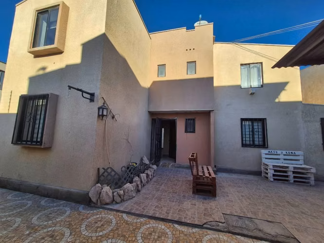 Corredora arrienda casa en Villa Los Yacimientos