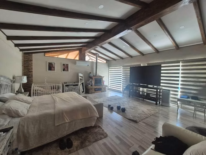 Corredora arrienda casa semi amoblada villa Exótica