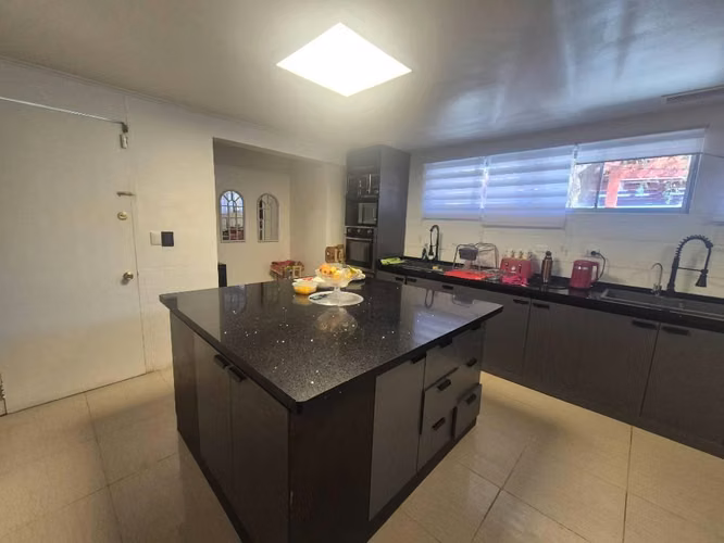 Corredora arrienda casa semi amoblada villa Exótica