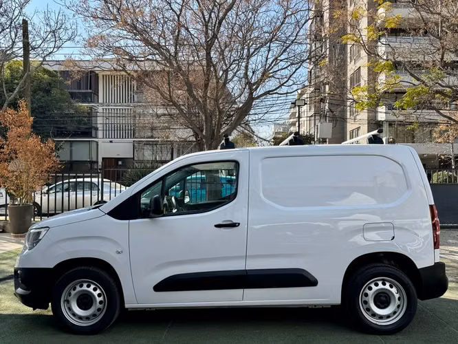 OPEL COMBO 1.5 - 2024 | 2495 - Imagen 2