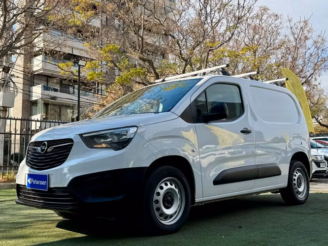 OPEL COMBO 1.5 - 2024 | 2495 - Imagen 3