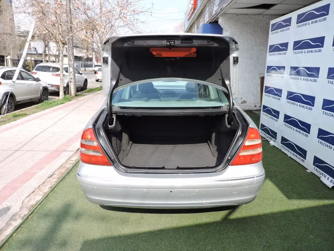 MERCEDES-BENZ E320  2005
