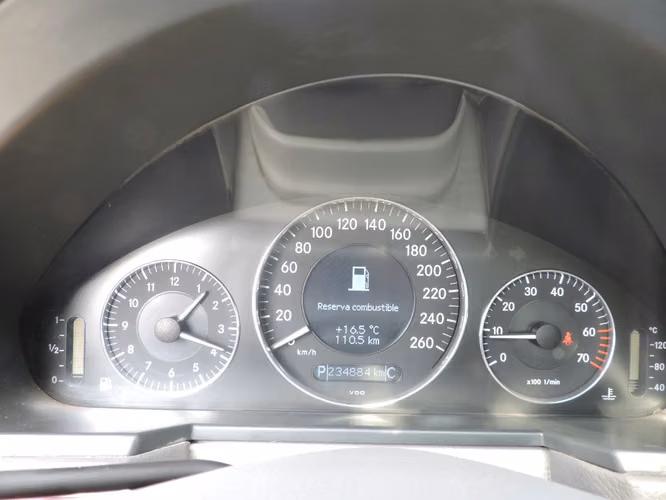 MERCEDES-BENZ E320  2005