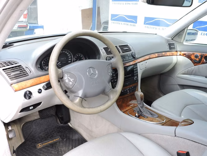 MERCEDES-BENZ E320  2005