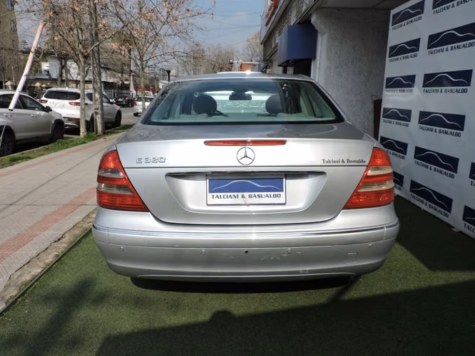 MERCEDES-BENZ E320  2005