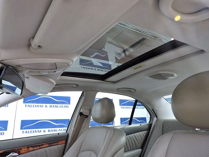 MERCEDES-BENZ E320  2005