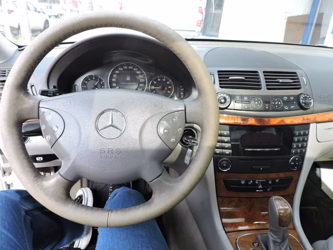MERCEDES-BENZ E320  2005