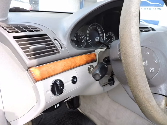 MERCEDES-BENZ E320  2005