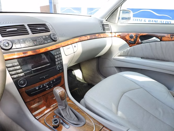 MERCEDES-BENZ E320  2005