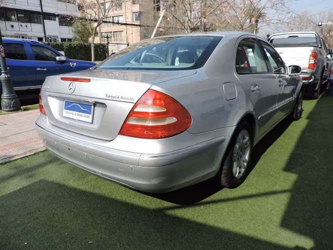 MERCEDES-BENZ E320  2005
