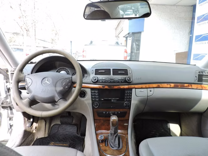 MERCEDES-BENZ E320  2005